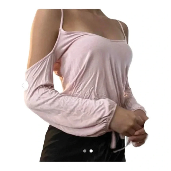 Elegant Pink Cold Shoulder Top - Picture 4 of 6